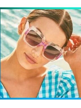 Lilly P. Sunglasses w/ matching Drawstring Bag!